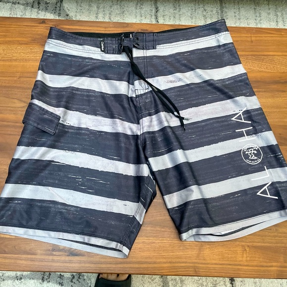 Other - 🌟3 for $25🌟 ALOHA Mens board shorts. Size 38